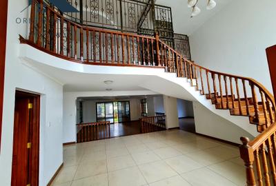5 Bed House with En Suite at Mimosa