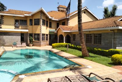 5 Bed House with En Suite in Runda