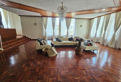 6 Bed House with En Suite in Runda