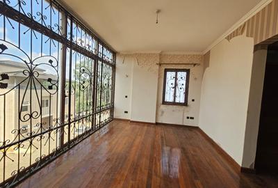 5 Bed Townhouse with En Suite in Lavington