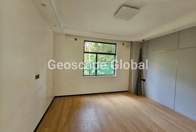 5 Bed Townhouse with En Suite in Lavington - 4