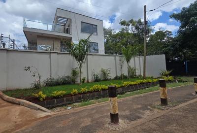 6 Bed House with En Suite in Lavington