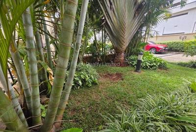 6 Bed Townhouse with En Suite in Lavington - 2