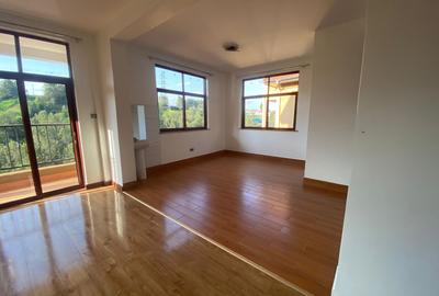 4 Bed Townhouse with En Suite in Redhill - 4