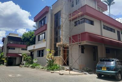5 Bed Townhouse with En Suite at Lavington