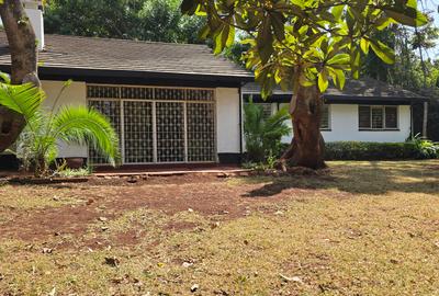 4 Bed House with En Suite at Loresho Crescent - 2