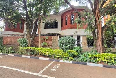 4 Bed House with En Suite in Riverside