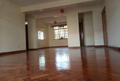 3 Bed Apartment with En Suite at Lavington - 4