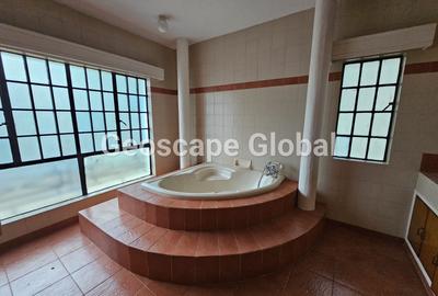 5 Bed House with En Suite in Gigiri