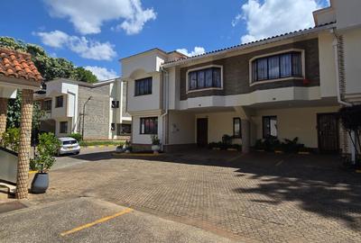 4 Bed Townhouse with En Suite in Brookside - 3