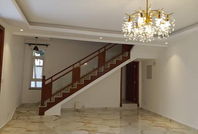 5 Bed Townhouse with En Suite in Lavington - 3
