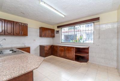 5 Bed Townhouse with En Suite at Ring Road - 3