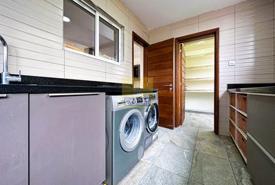 5 Bed Apartment in Spring Valley - 4