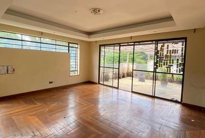 5 Bed Townhouse with En Suite in Lavington