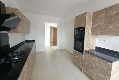 3 Bed Apartment with En Suite at Lantana Road