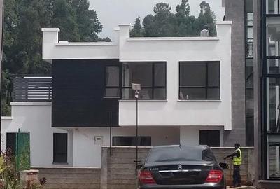 4 Bed Townhouse with En Suite in Kitisuru