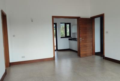 5 Bed Townhouse with En Suite in Kitisuru