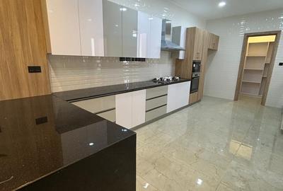 4 Bed Apartment with En Suite in Spring Valley - 3