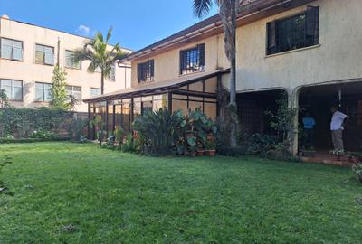 5 Bed Townhouse with En Suite in General Mathenge