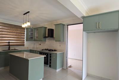 4 Bed House with En Suite in Runda