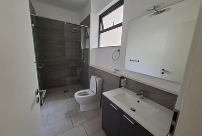 4 Bed House with En Suite at Riverside Drive - 4