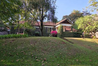 4 Bed House with En Suite in Lavington - 2