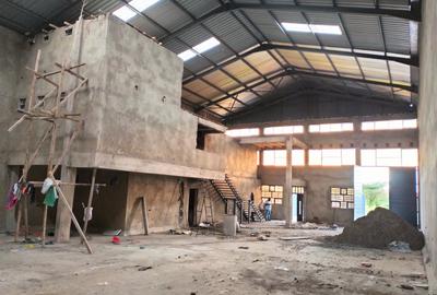 5,000 ft² Warehouse with Parking in Kamakis