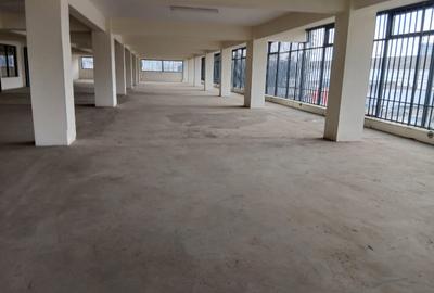 8,400 ft² Warehouse with Parking in Industrial Area - 2