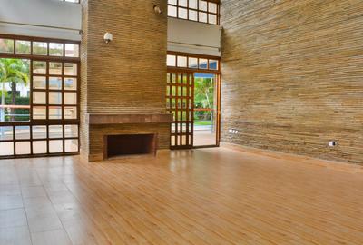 4 Bed Villa with En Suite in Runda - 2