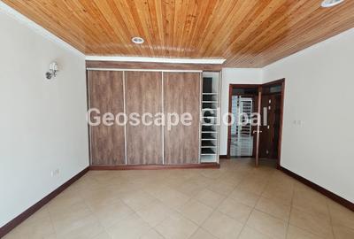 5 Bed House with En Suite in Rosslyn - 4