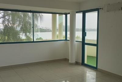 Serviced 3 Bed Apartment with En Suite at 1 St Avenue - 4