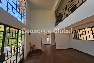 5 Bed House with En Suite in Nyari