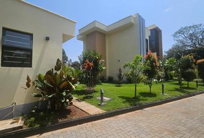 6 Bed House with En Suite in Runda