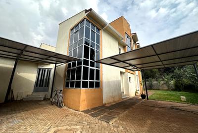 5 Bed House with En Suite in Lavington - 4