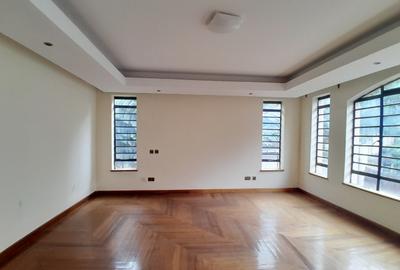 5 Bed Townhouse with En Suite at Lavington - 3