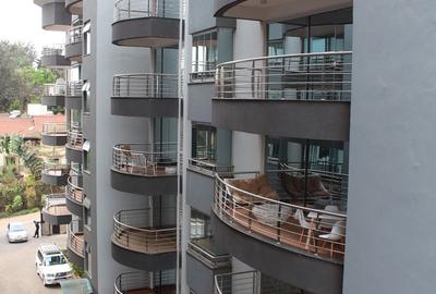 3 Bed Apartment with En Suite in Riverside