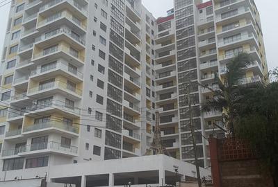 4 Bed Apartment with En Suite in Brookside - 2