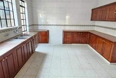 4 Bed Townhouse with En Suite at Lavington