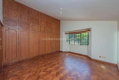 4 Bed Townhouse with En Suite at Lavington - 2