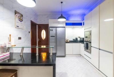 5 Bed Villa with En Suite in Lavington