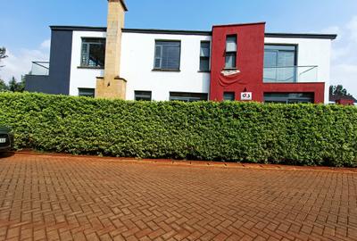 4 Bed House with En Suite at Garden Estate - 2