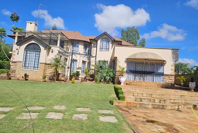 5 Bed House with En Suite in Runda