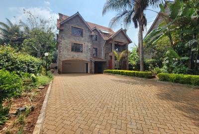 5 Bed House with En Suite in Lavington - 2
