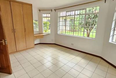 4 Bed Townhouse with En Suite in Spring Valley - 2