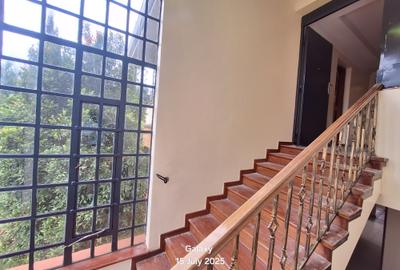 4 Bed Townhouse with En Suite at Near Isk