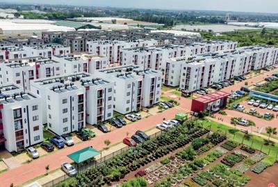 2 Bed Apartment with Swimming Pool in Tatu City