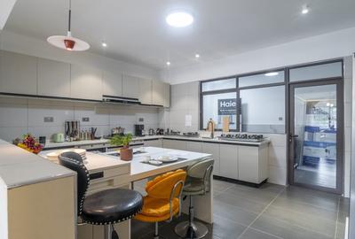 4 Bed Apartment with En Suite in Kileleshwa