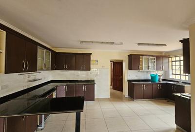 4 Bed House with En Suite in Kitisuru