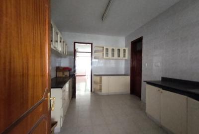 4 Bed Apartment with En Suite in Rhapta Road