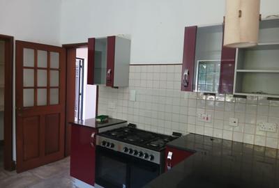 4 Bed Townhouse with En Suite in Runda - 3